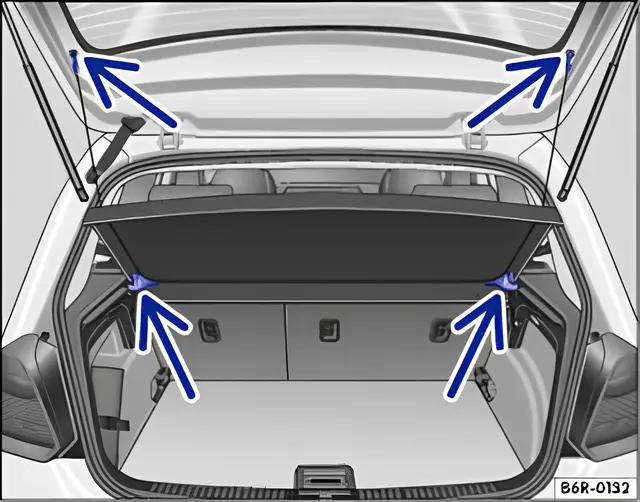 Fig. 85 Tailgate open: luggage compartment cover raised