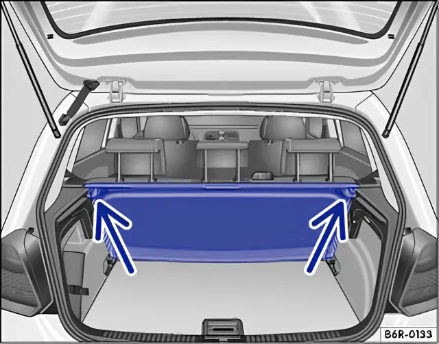 Fig. 86 Behind the rear backrest: luggage compartment cover stowed